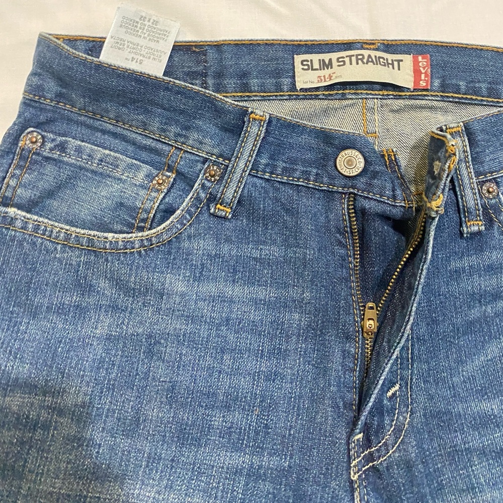 LEVI’S 514 MENS ORIGINAL SLIM STRAIGHT RIPPED JEANS. CLASSIC LEVI’S JEANS